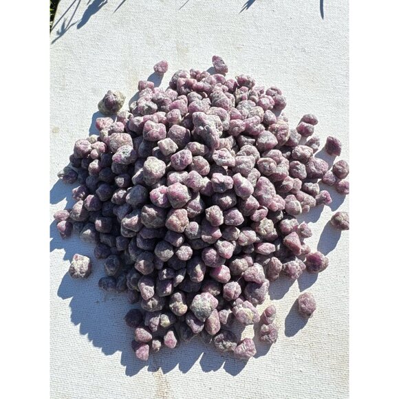 Vintage Jar of Ruby Rough Crystals - 697 grams - Picture 2 of 8